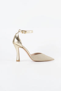 Mia model Platinum high-heeled shoe with a pointed toe on a white background