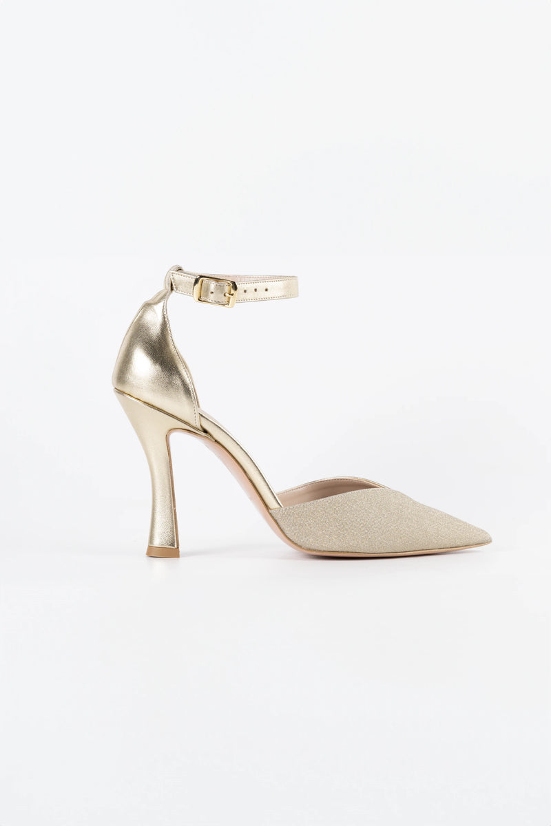 Mia model Platinum high-heeled shoe with a pointed toe on a white background