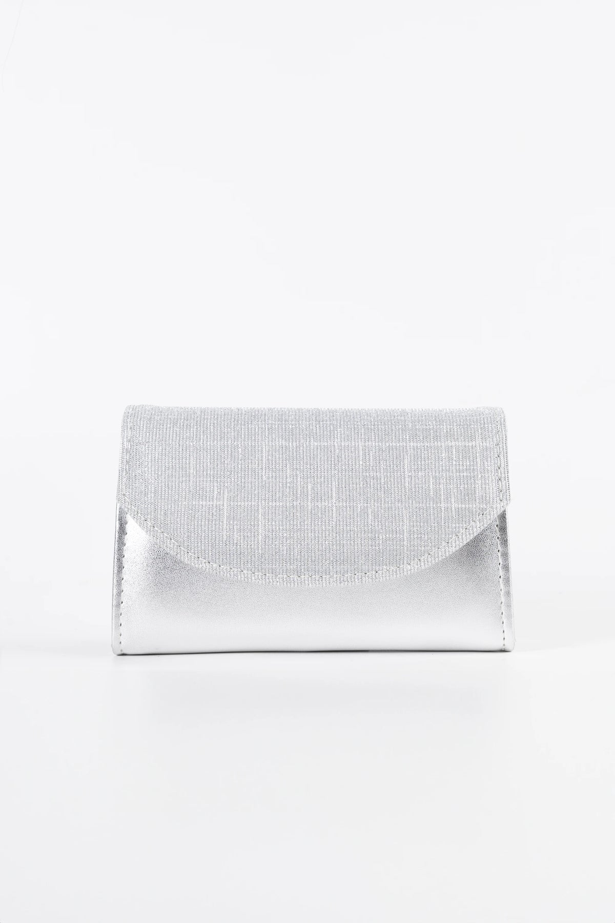 Stella Silver Metallic & Glitter Clutch. Italian vegan leather with 2 interchangeable straps: silver chain and glitter handle. Made in Italy.